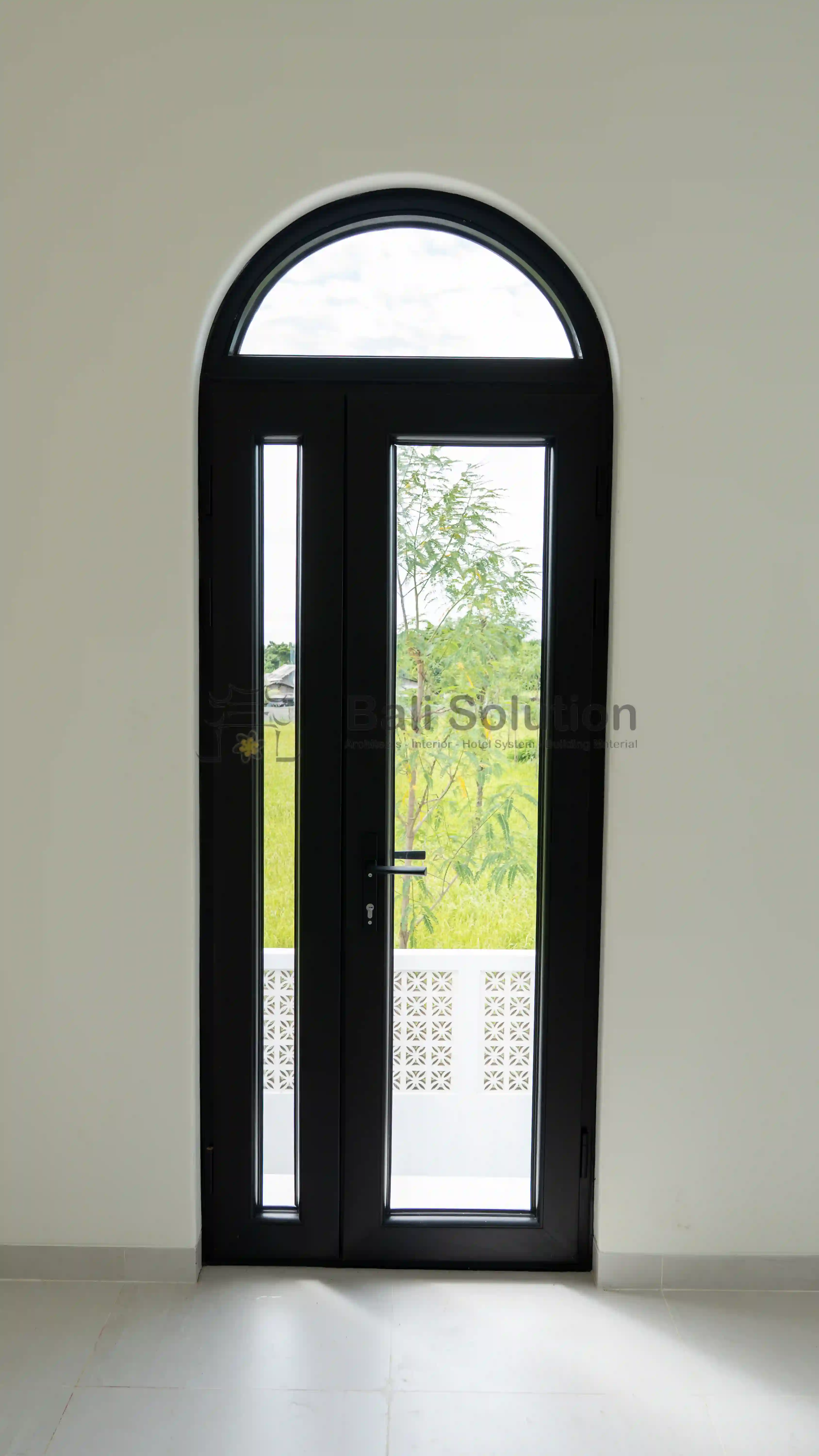 Pintu Swing UPVC Dengan Kaca